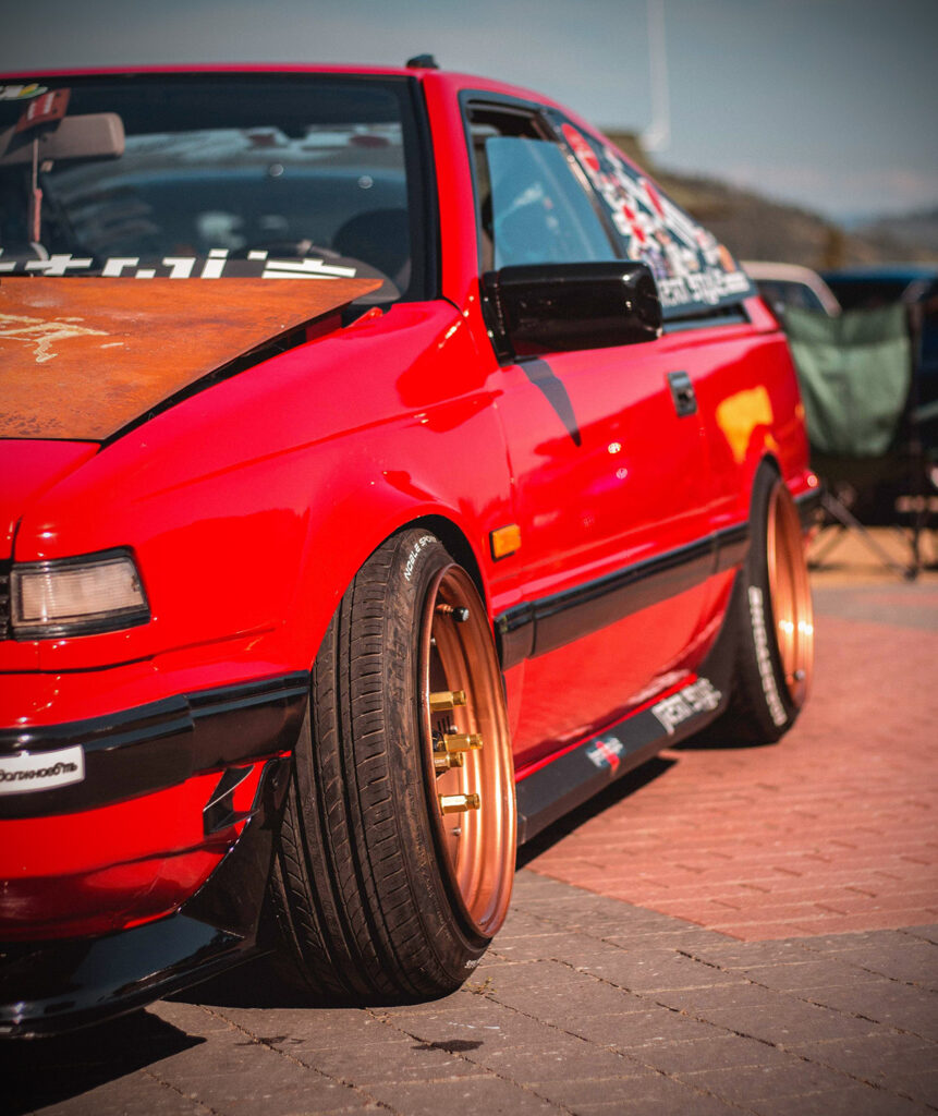 AE86 with negative camber wheels