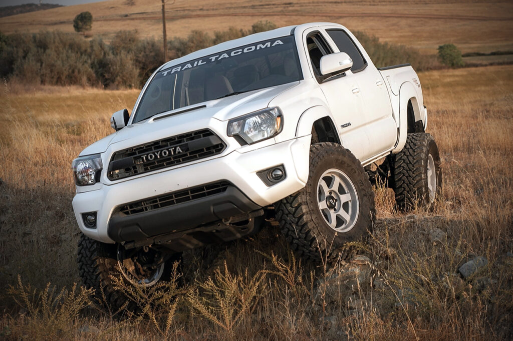 Lifted Tacoma suspension articulation 