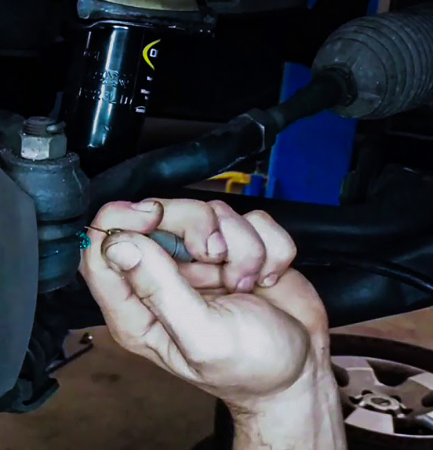 Injecting grease into ball joint